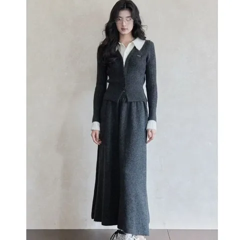 Set bộ đầm len dáng dài và áo polo đính cúc phối trắng thanh lịch trơn màu