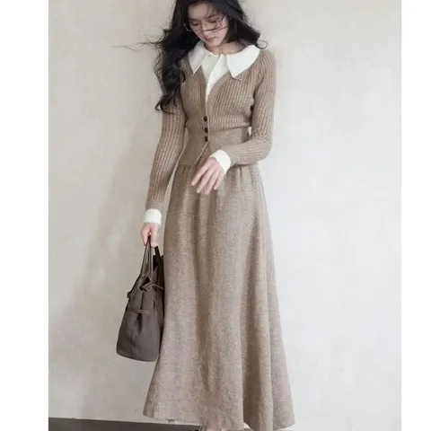 Set bộ đầm len dáng dài và áo polo đính cúc phối trắng thanh lịch trơn màu