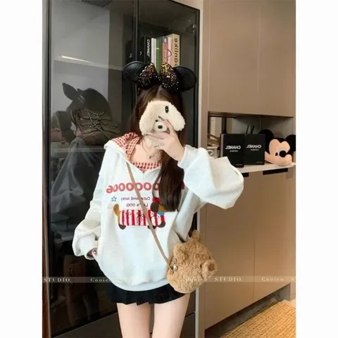 Set bộ hai món áo hoodie khoét cổ V phối yếm đỏ kẻ caro in hình chú cún dễ thương