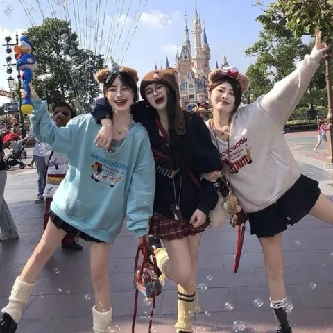 Set bộ hai món áo hoodie khoét cổ V phối yếm đỏ kẻ caro in hình chú cún dễ thương