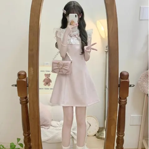Đầm dạ hồng phấn tay bèo cổ yếm tiểu thư đính nơ