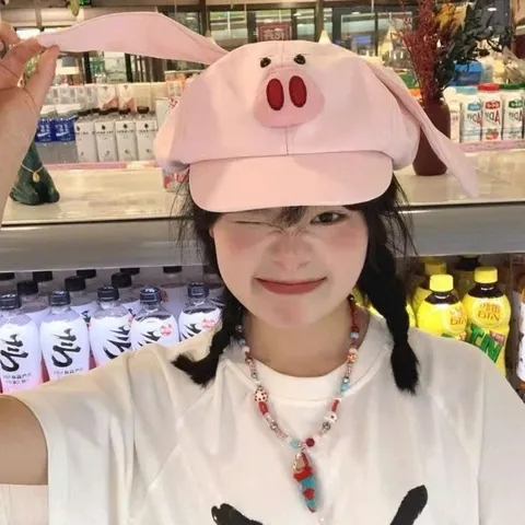 Mũ lưỡi chai hình con heo hồng có mũi bông và tai bay dễ thương. Mũ lợn hồng mũi phồng cute. (SẴN)