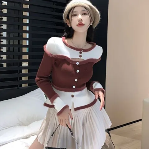 Áo len đính cúc phối hai màu xẻ ngực. Áo len kiểu croptop hai màu tiểu thư ( SẴN XẢ KHO)