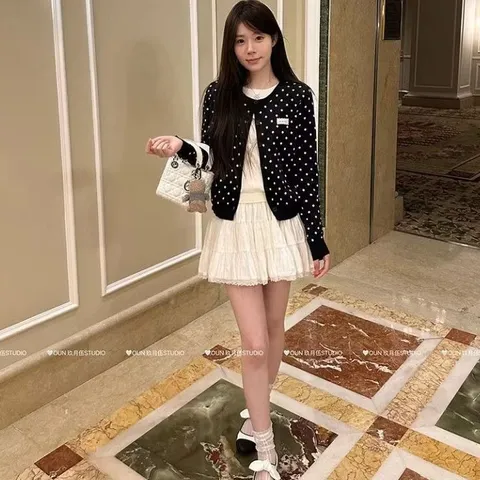 Áo khoác len cardigan 2 lớp cổ tròn chấm bi đen trắng cho nữ tiểu thư