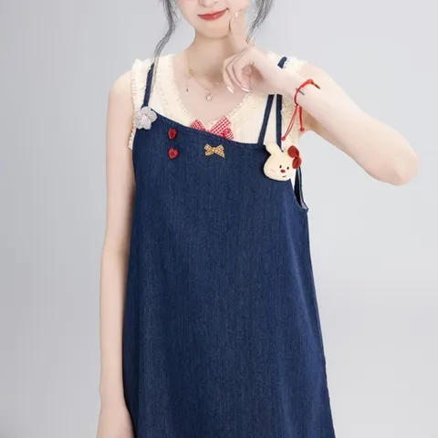 Váy Yếm Bò Denim Xanh Phối Áo Bèo Trắng Dáng Chữ A Xẻ Tà Đính Dâu Đỏ Phong Cách Mori Girl Dễ Thương