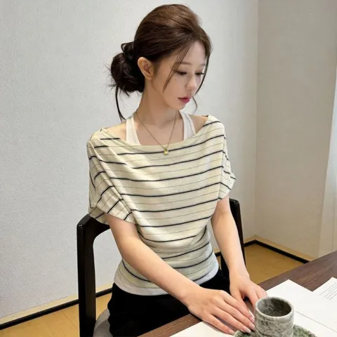 Áo Cộc Tay Cánh Dơi Kẻ Ngang Trễ Vai Cổ Layer Kèm Áo Dây Cổ Bên Trong Vải Thun Lỗ Thoáng Khí