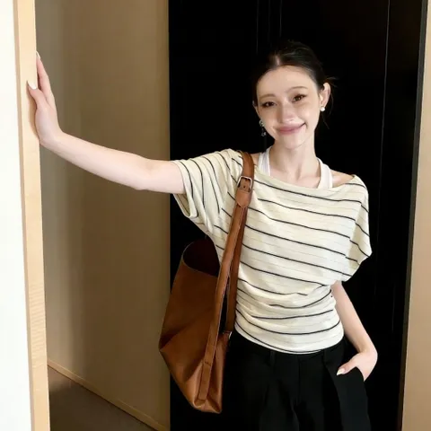 Áo Cộc Tay Cánh Dơi Kẻ Ngang Trễ Vai Cổ Layer Kèm Áo Dây Cổ Bên Trong Vải Thun Lỗ Thoáng Khí