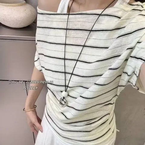 Áo Cộc Tay Cánh Dơi Kẻ Ngang Trễ Vai Cổ Layer Kèm Áo Dây Cổ Bên Trong Vải Thun Lỗ Thoáng Khí