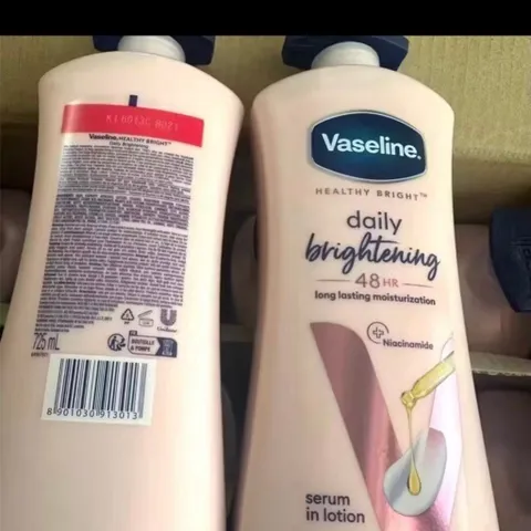 Sữa dưỡng thể Vaseline 725ml dưỡng trắng da - Hồng 824887