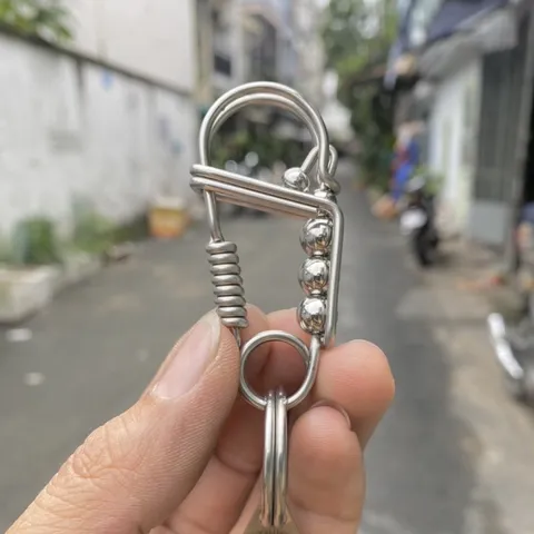 Móc khoá inox 304 1 đường đơn giản phối bi inox tặng kèm cây chọc sim