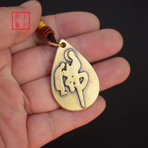 Móc khoá phong thuỷ hình phật a di đà bằng đồng thau