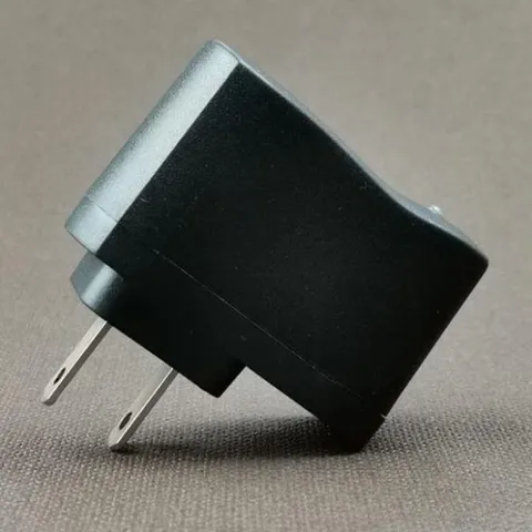 Cục Sạc USB 5V 0.5A Sạc Nhanh An Toàn, Củ Sạc Điện Thoại Cổng Usb Tiện Dụng - Cóc Sạc Đổi Đèn Báo Đầy (Màu Đen)