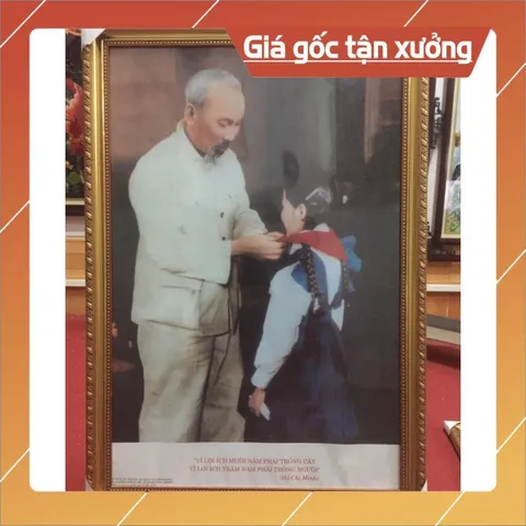 Khung ảnh Bác Hồ quàng khăn đỏ CÓ HOẢ TỐC
