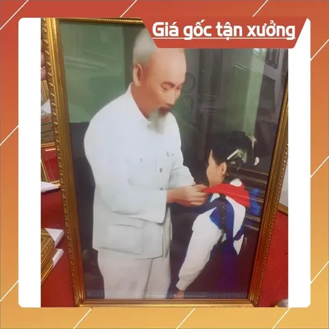 Khung ảnh Bác Hồ quàng khăn đỏ CÓ HOẢ TỐC