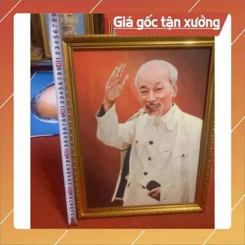 Bác Hồ vẫy tay chào ( khung kèm ảnh) CÓ HOẢ TỐC