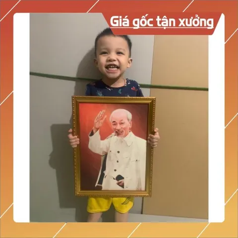 Bác Hồ vẫy tay chào ( khung kèm ảnh) CÓ HOẢ TỐC