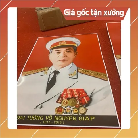 Khung kèm ảnh Bác Giáp (30x40cm) CÓ HOẢ TỐC