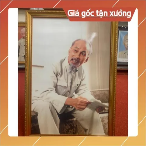 Khung kèm ảnh Bác Hồ Đọc Báo ( 40x 57cm) CÓ HOẢ TỐC