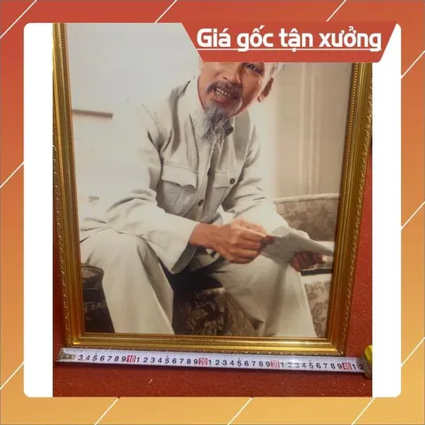 Khung kèm ảnh Bác Hồ Đọc Báo ( 40x 57cm) CÓ HOẢ TỐC