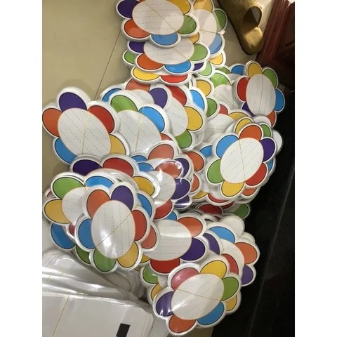 Tờ giấy cứng Ong tìm hoa cho lớp học có ép plastics