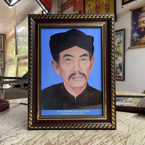 Khung Quan Đại Thần - NGUYỄN TRUNG TRỰC , có khung  có hoả tốc