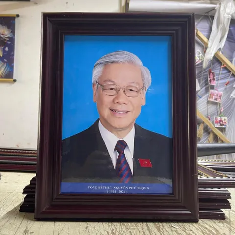 Khung Tranh Tổng Bí Thư NGUYỄN PHÚ TRỌNG - có khung  có hoả tốc