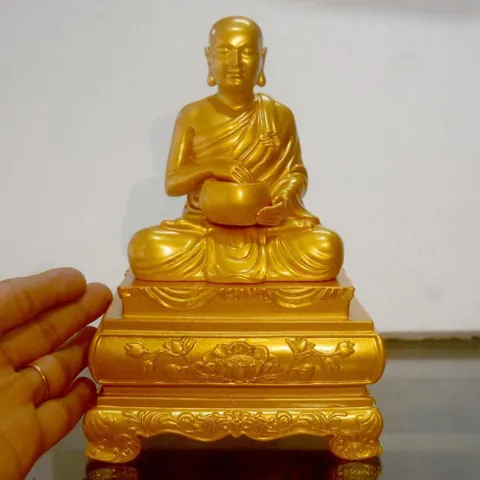 Tượng Ngài Thánh Tăng Sivali ngồi ôm bát cao 20cm CÓ HOẢ TỐC