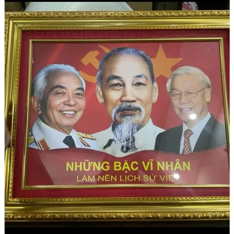 KHUNG TRANH ĐẠI TƯỚNG VÕ NGUYÊN GIÁP 5 MẪU 3 SIZE CHO KHÁCH TREO TƯỜNG