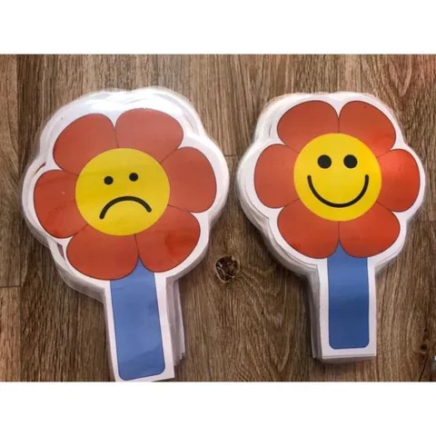 TỜ Thẻ mếu cười hai mặt một mặt mếu một mặt cười