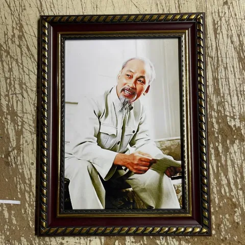 Khung Tranh BÁC HỒ - có khung, KT 19*25, 28*38cm, 38*48cm  có hoả tốc