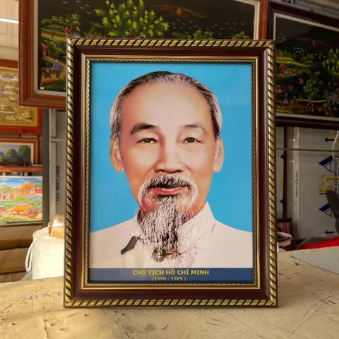 Khung Khung ảnh Hồ CHí Minh ( tranh có khung ) nhiều kích thước  có hoả tốc