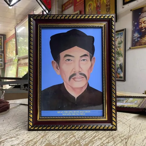 Khung Tranh QUAN ĐẠI THẦN - NGUYỄN TRUNG TRỰC - có khung  có hoả tốc