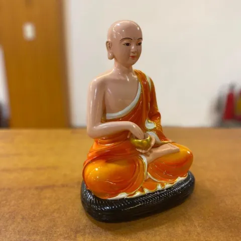 Tượng Sivali thánh tăng- màu vàng , màu cam cao 30cm mẫu đẹp composite 2 màu