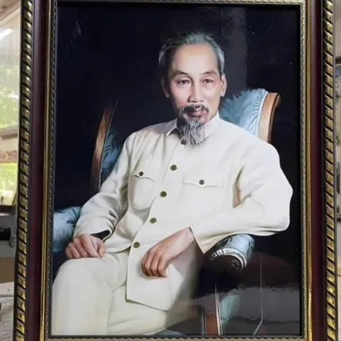 Tranh Bác Hồ ( có khung ) KT 19*25, 28*38, 38*48cm DƯƠNG KHOA SHOP