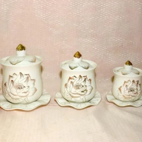 Ly nước thờ cúng bàn thờ hoa sen trắng có 3 cỡ cực đẹp