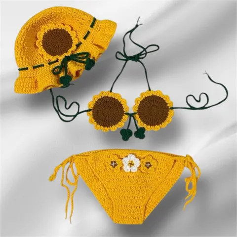 Bikini len hoa hướng dương bé gái