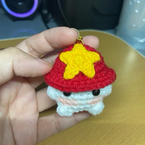 Móc khóa bé nấm bằng len