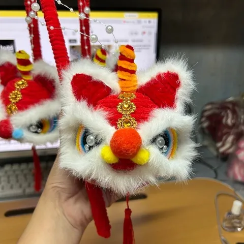 Lồng đèn lân kẽm nhung thủ công. Ảnh thật