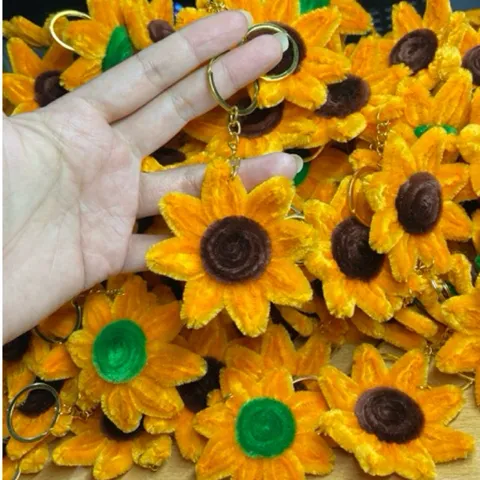 Móc khóa hoa hướng dương kẽm nhung handmade