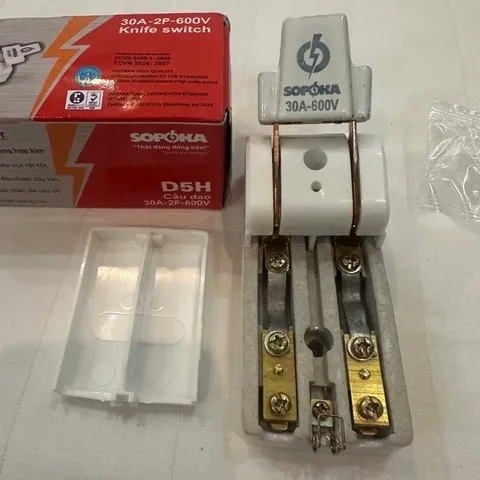 CẦU DAO ĐẾ SỨ 30A-2P-600V , 20A , 60A CỰC ĐÚC SOPOKA