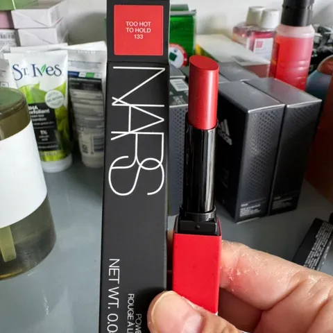 thỏi Son NA//RS Powermatte Lipstick 1.5g Mogador 135: Sắc đỏ gạch trầm ấm, sang trọng - màu 133 TOO HOT  đỏ cam