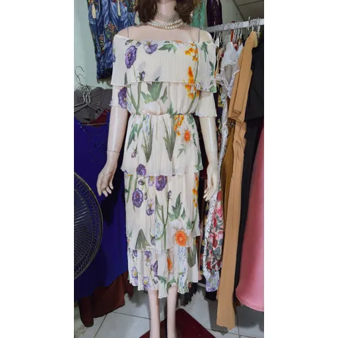 💃💃đầm dập ly hoa bẹt vai💃💃 siêu đẹp, có thể mặc được 2 kiểu: lên vai và bẹt vai đều đẹp Giá 390k Hàng có sẵn giao ngay