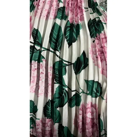 Đầm  hot xinh sang. chất lụa satin cao cấp.  tôn dáng che bụng eo thon các chị đi chơi đi tiệc đều đẹp ạ Hang có sẵn