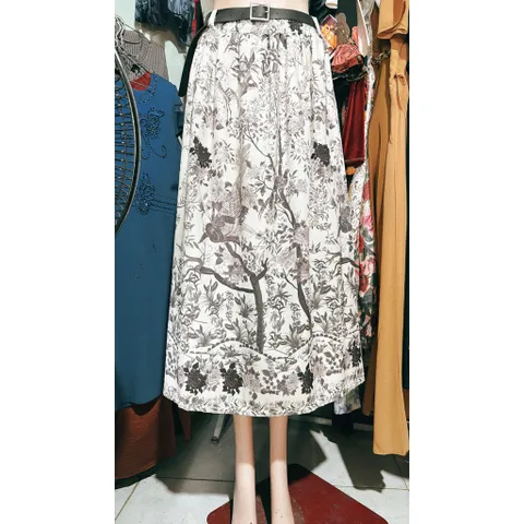 CHÂN VÁY MIDI HOẠ TIẾT siêu đẹp Hàng có sẵn giao ngay Giá 290k, kèm thắt lưng Eo bo chun co giãn dễ mặc Size SMLXL