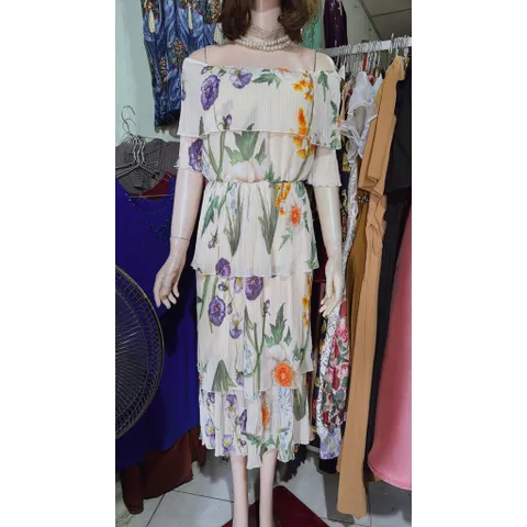 💃💃đầm dập ly hoa bẹt vai💃💃 siêu đẹp, có thể mặc được 2 kiểu: lên vai và bẹt vai đều đẹp Giá 390k Hàng có sẵn giao ngay