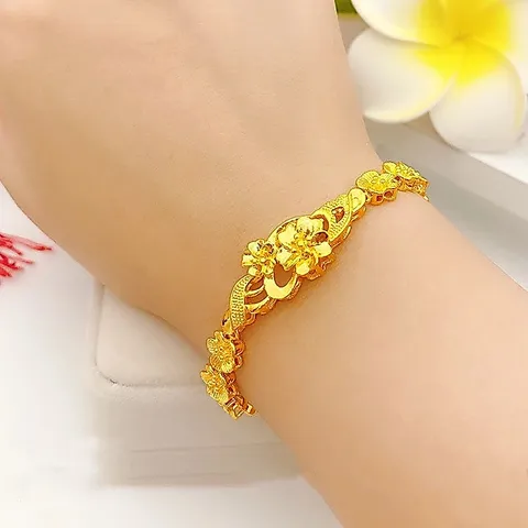 Lắc tay mạ vàngg siêu đẹp Giá 250k Hàng có sẵn giao ngay