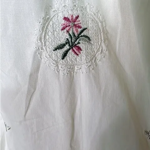 Đầm váy thêu hoa chất thô boy maxi đi biển buộc nơ sau Đầm Maxi Vintage Tay Phồng Hoa Nhí Nữ Tính Dễ Thương Màu kem
