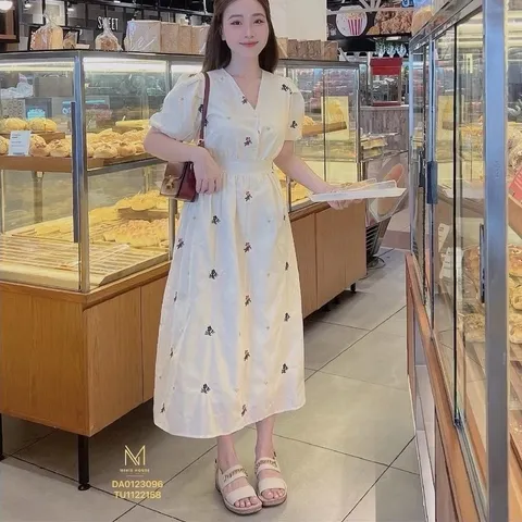 Đầm váy thêu hoa chất thô boy maxi đi biển buộc nơ sau Đầm Maxi Vintage Tay Phồng Hoa Nhí Nữ Tính Dễ Thương Màu kem