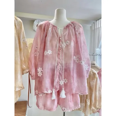 (Ảnh chụp thật) Set tơ hoa thêu cúc ngọc dây chuông phối quần sooc sang chảnh, quần có sẵn 2 túi Giá 390k/ cả set
