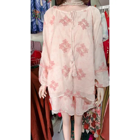 (Ảnh chụp thật) Set tơ hoa thêu cúc ngọc dây chuông phối quần sooc sang chảnh, quần có sẵn 2 túi Giá 390k/ cả set